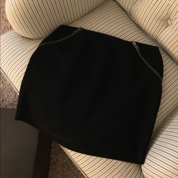 BCBGeneration Black Zipper Detail Mini Skirt - Picture 3 of 5